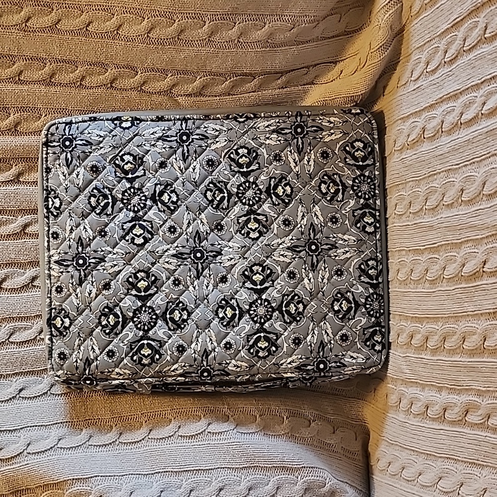 EUC Vera Bradley Tablet Case/Folio in Plaza Tile
